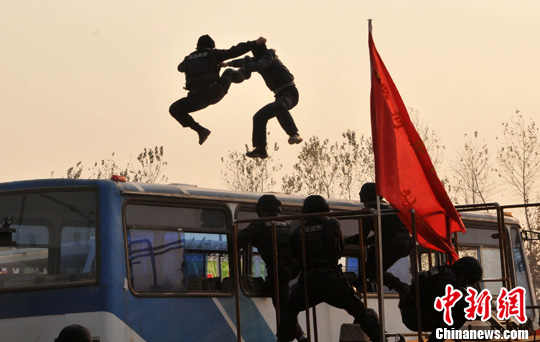 �ӱ��������Ͼٰ����Ӧ����Ԯ����������3��