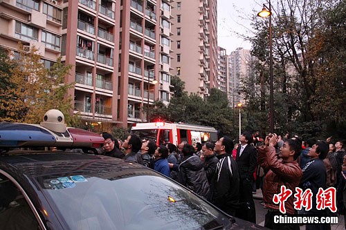 ����һ�߲�סլ¥ͻ������������Ա������3��