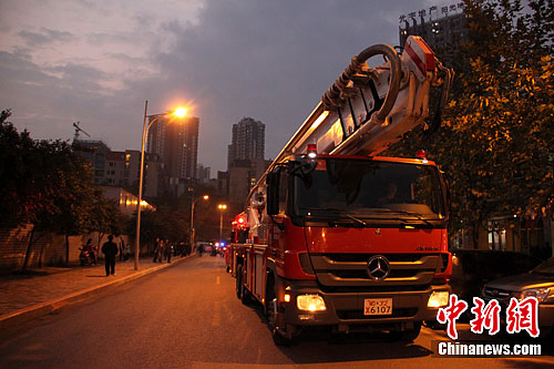 ����һ�߲�סլ¥ͻ������������Ա������4��
