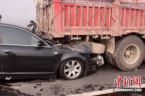 京港澳高速连发3起事故致1死7伤