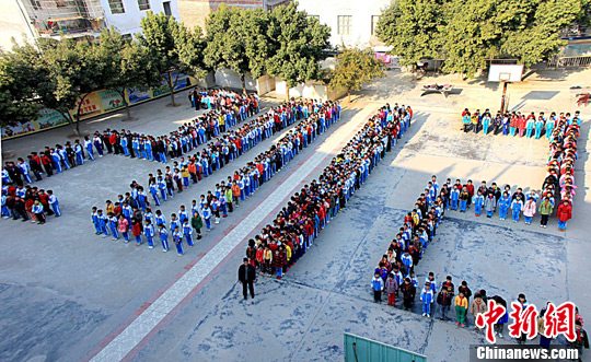 ����300����Сѧ���ٳ�ƴ��2012��ӭ���꣨2��