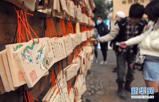 日本：“初诣”祈好运——中新网