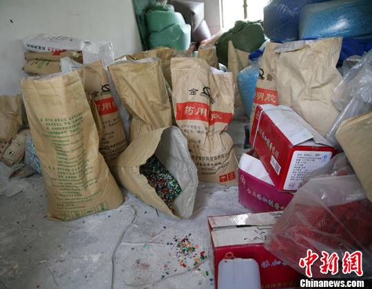 记者实地探访浙江新昌问题胶囊生产企业(图)
