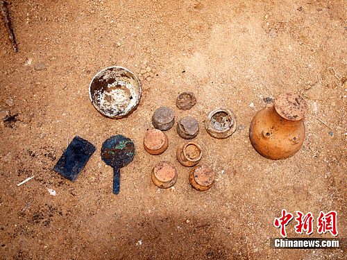 福建宁德发现南宋古墓出土随葬品30多件(2)