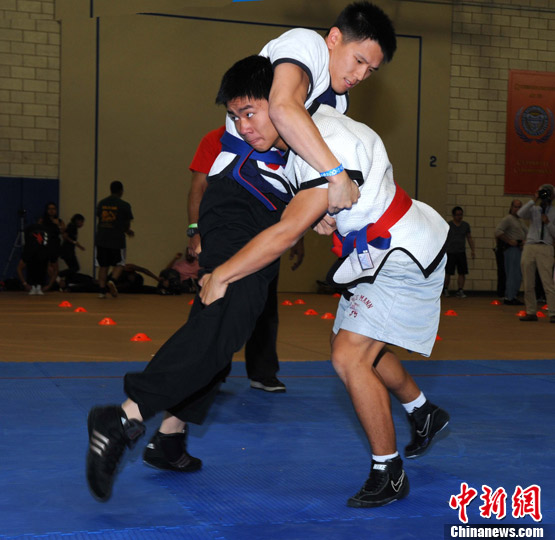 中国蒙古式摔跤首次列入美国国际武术公开赛