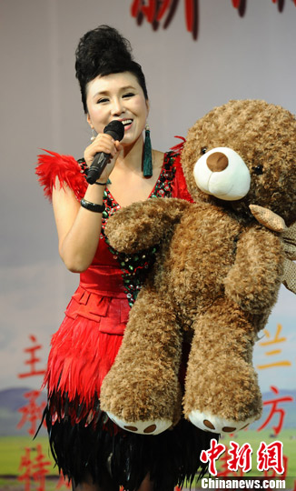 草原天籁乌兰托娅发布新专辑新套马杆