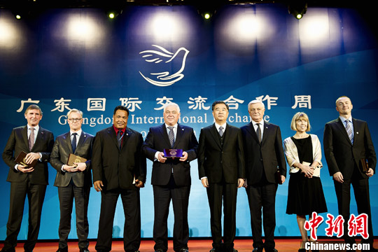�㶫���ʽ��������ܿ�Ļ����Ϊ�񽱼α��佱