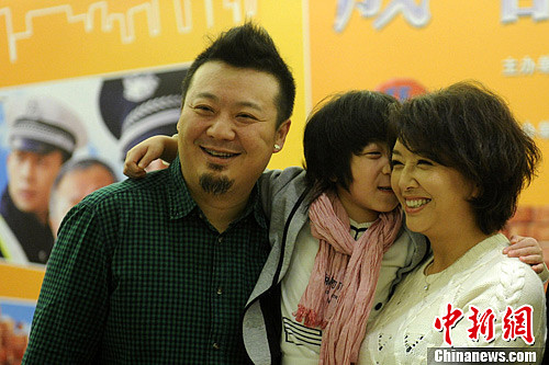 《愤怒的小孩》成都发布 小宝大秀太空步(4)