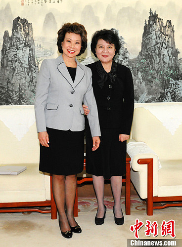 国侨办主任裘援平会见美国前劳工部长赵小兰