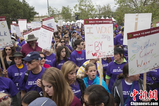 洛杉矶民众为结束种族灭绝举行步行活动
