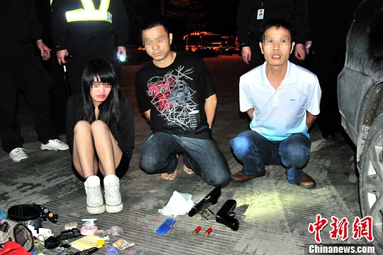 贺州警方加强公路缉毒破获两起运输毒品案件