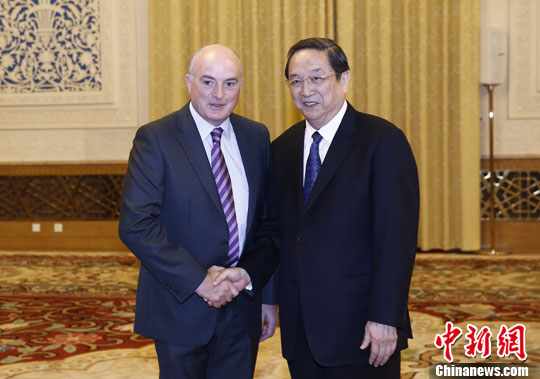 俞正声会见爱尔兰众议长巴雷特和参议长伯克(2)