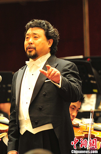 中国男高音歌唱家魏松唱响沈阳-中新网