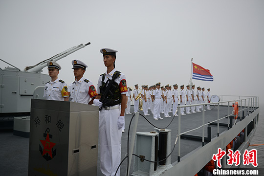 中国海军郑和号训练舰起航出访韩国和马来西亚