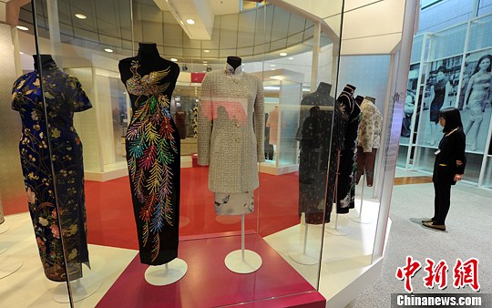 香港长衫展览展出邓丽君同款长衫
