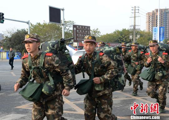 武警四川省总队德阳支队新兵野营拉练
