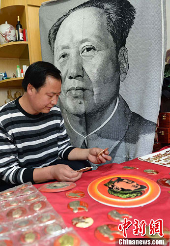 河北邢台一"红色藏谜"收藏毛泽东像章10万余枚