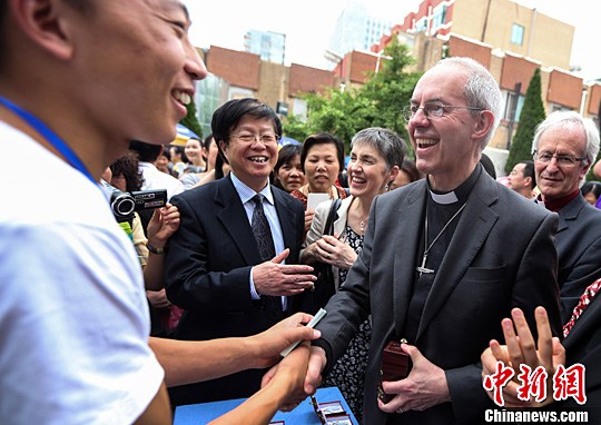 中新社发 泱波 摄6月4日,正在中国访问的英国坎特伯雷大主教韦尔比