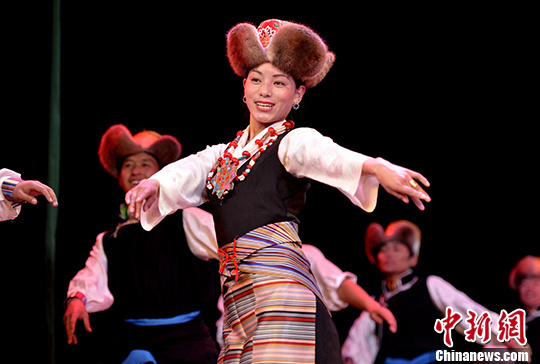 非物质文化遗产歌舞亮相拉萨