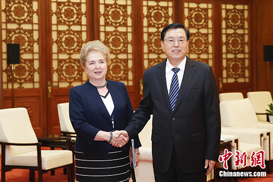 张德江会见匈牙利国会常务副主席玛特劳伊