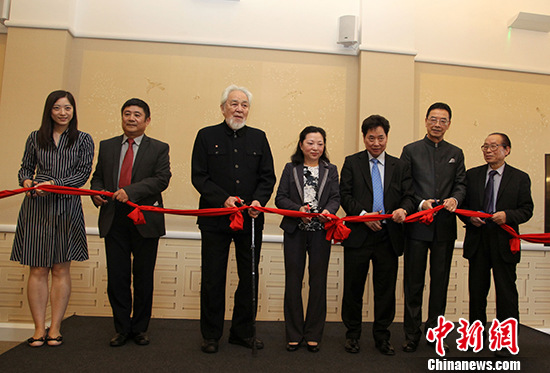 英国华侨华人举办图片书画展纪念孙中山诞辰150周年