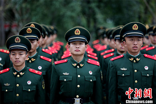 武警浙江省总队举行新兵授衔仪式