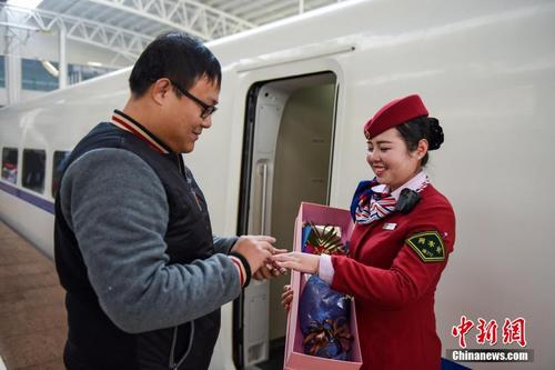 站台上的浪漫求婚