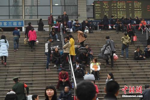 春运即将结束 重庆外出务工人员踏上返程路