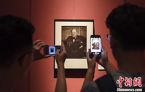 济南举办“世界人像摄影大师卡什原作展”