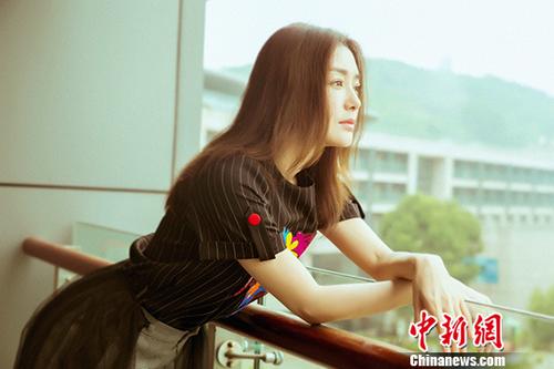 秦岚亮相《新舞林大会》发布会自嘲自己来“打假”