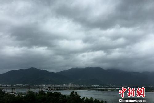 �ܳ�ǿ̨�硰ɽ����ΧӰ�츣���Ͽ�����ѹ��