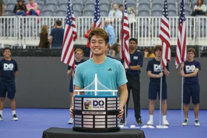 创造历史！吴易昺获ATP巡回赛冠军
