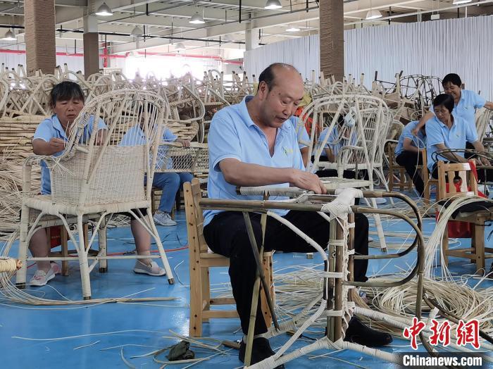 （高质量发展调研行）陕西汉中藤编产业：民众“编织”幸福生活