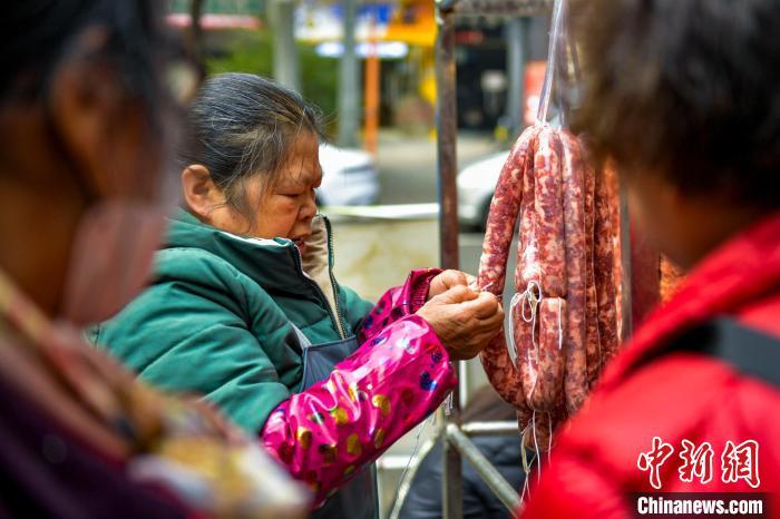 四川成都街头腊味飘香