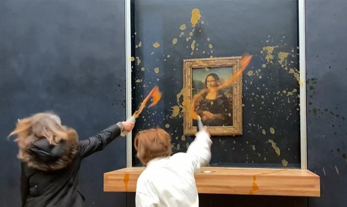 达·芬奇名画《蒙娜丽莎》被泼南瓜汤