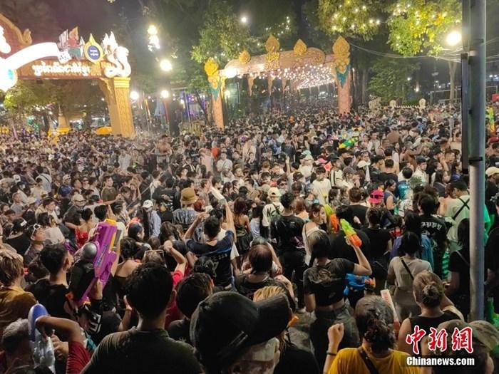 柬埔寨传统新年“圈粉”游客