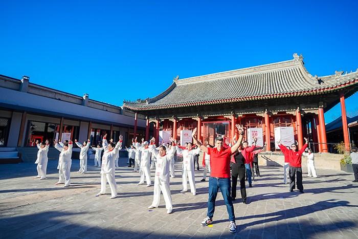 八段锦康复操比拼唱响“康复之声”