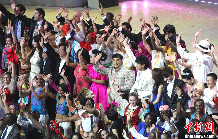 上海世博会半夜举行闭园降旗仪式