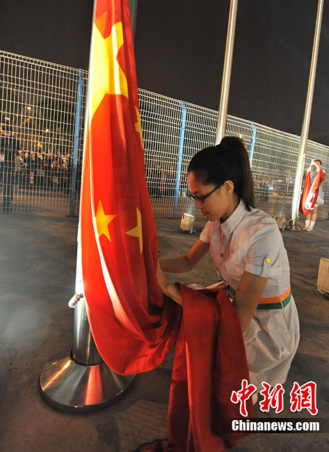 上海世博会半夜举行闭园降旗仪式