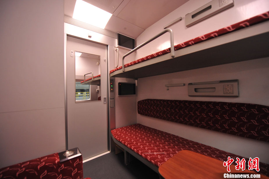 中国西南地区首次开行高级动卧列车