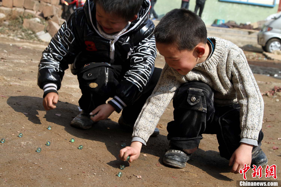 玻璃弹珠上的童趣