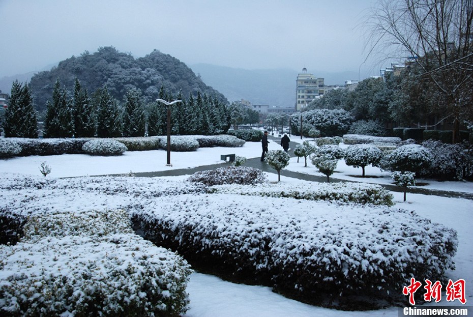 闽东柘荣下起开春第一场雪