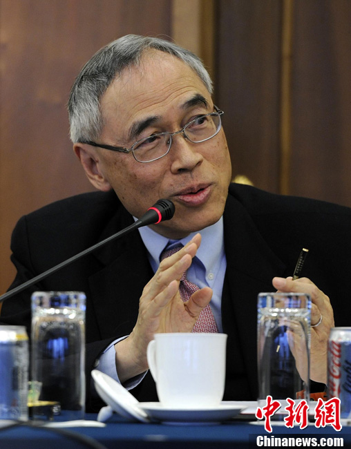 何厚铧参加全国政协澳门组讨论