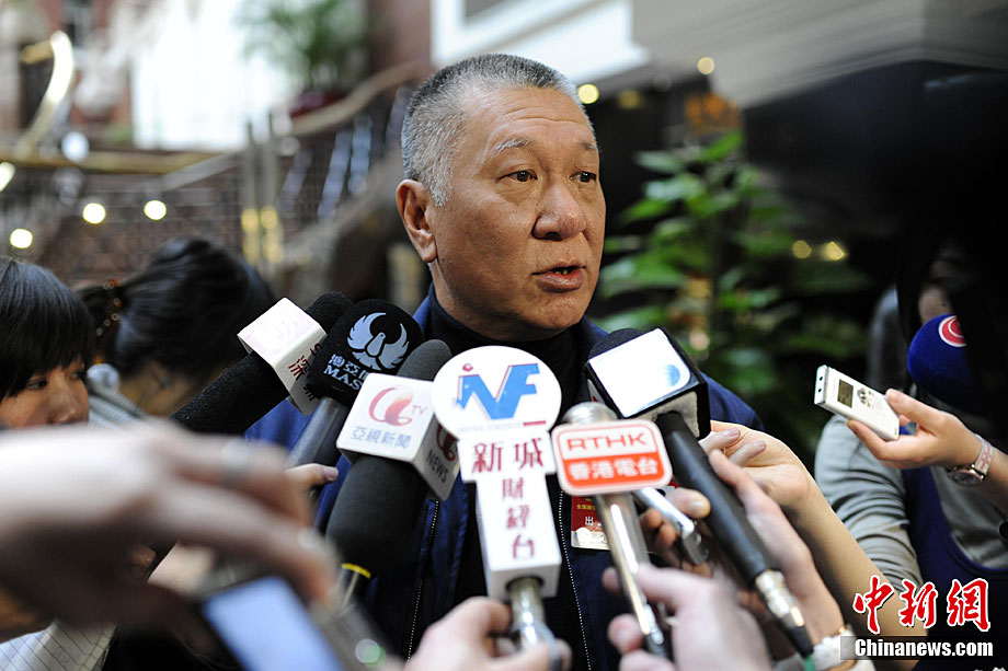 何厚铧参加全国政协澳门组讨论