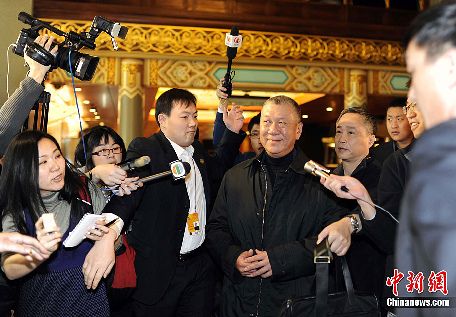 何厚铧参加全国政协澳门组讨论