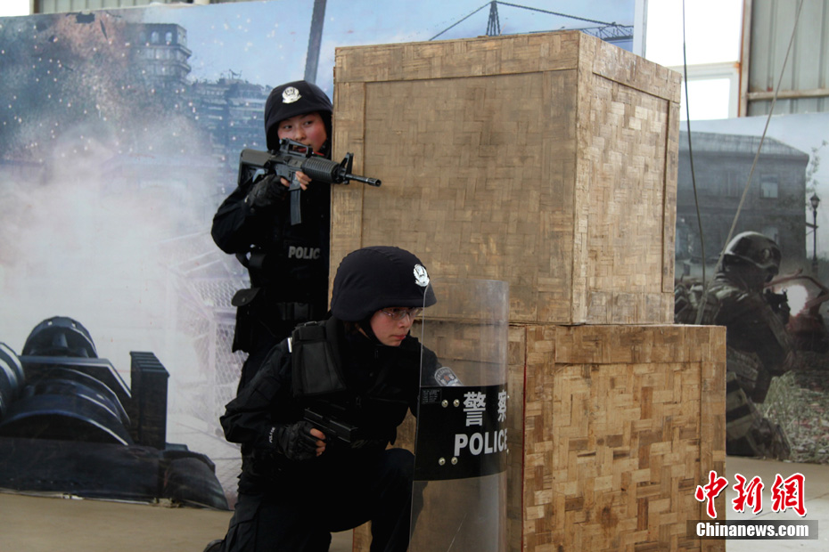 三八妇女节川西监狱女子特警显雄威