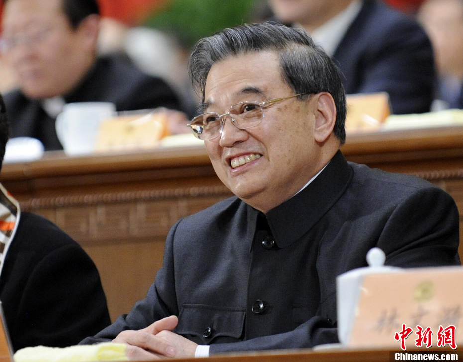 妇女怀抱宝宝参加中外妇女招待会