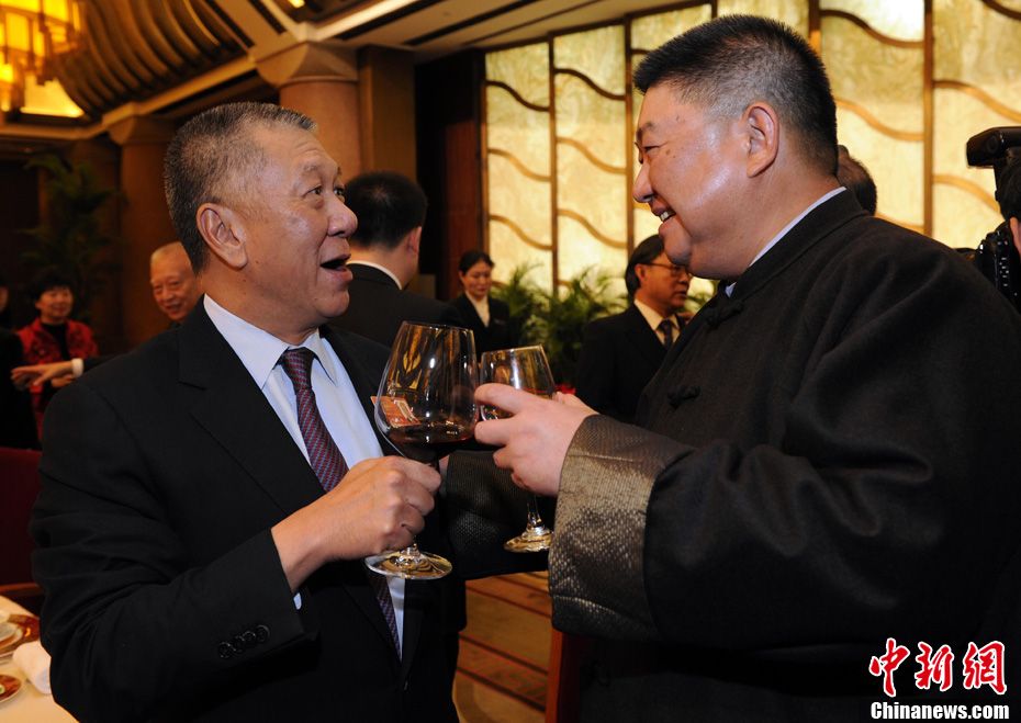 何厚铧出席港澳地区全国政协委员招待会中新网