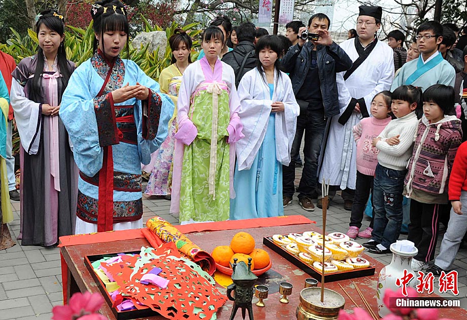 福建汉服爱好者举行花朝节祭祀仪式