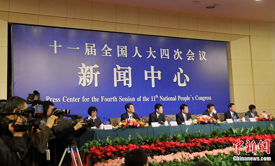 公安部经济犯罪侦察局局长孟庆丰参加加强知识产权保护记者会